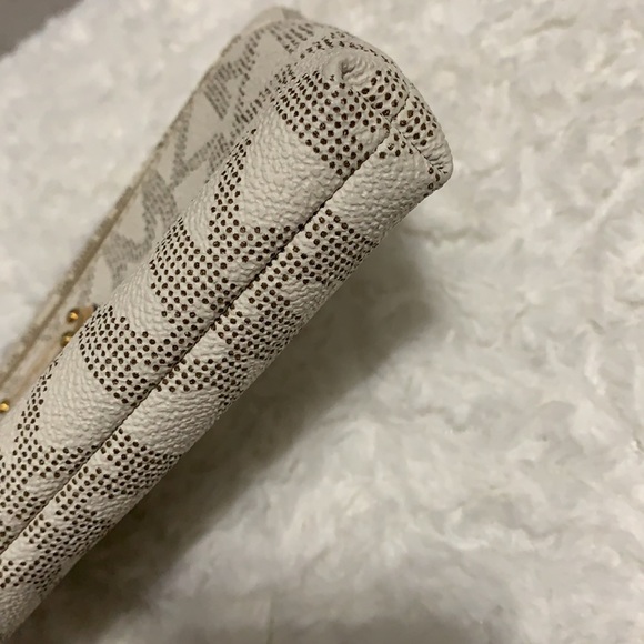 Michael Kors Large Logo Wristlet - Picture 12 of 15